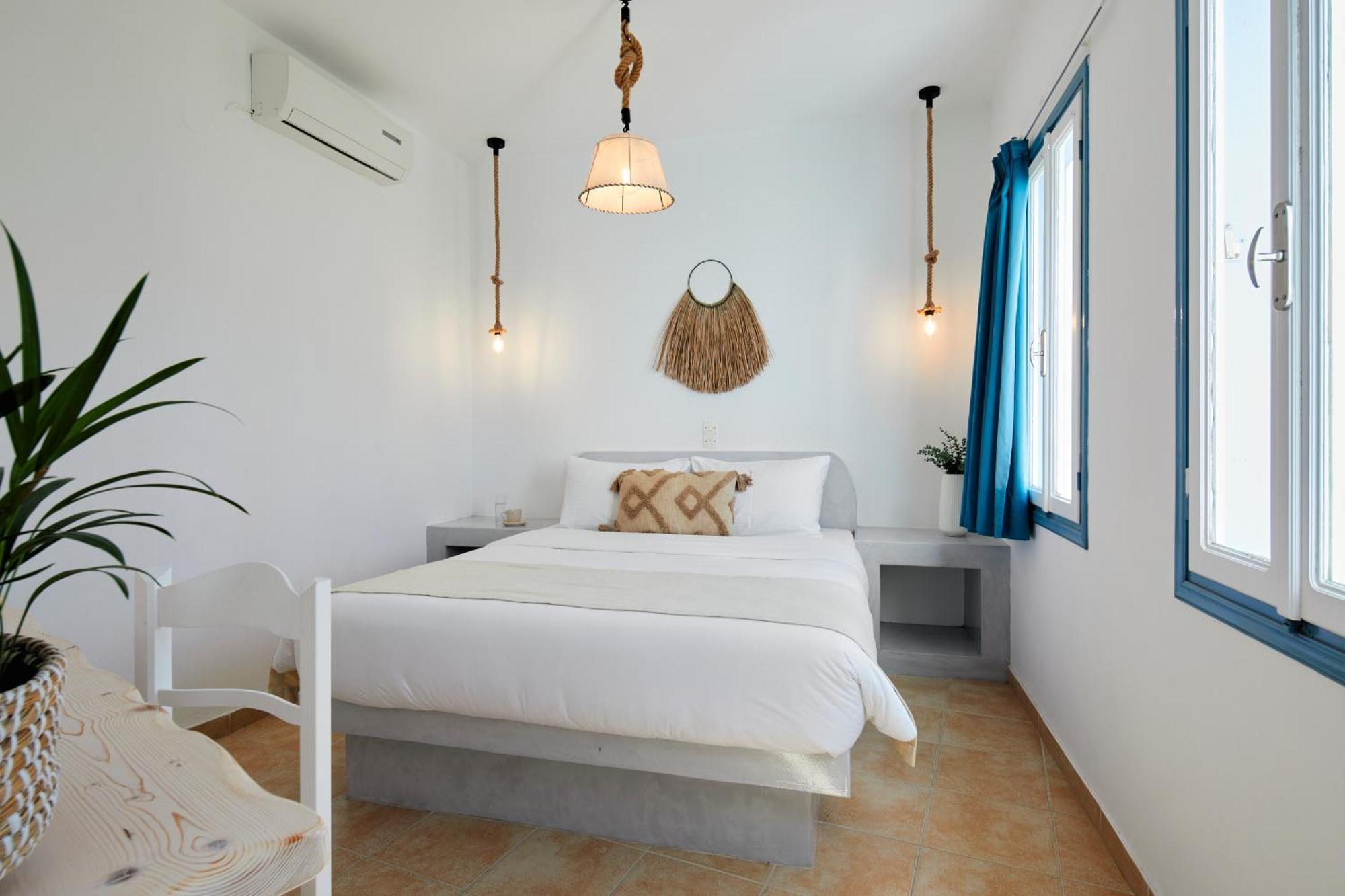 Отель Athiri Santorini